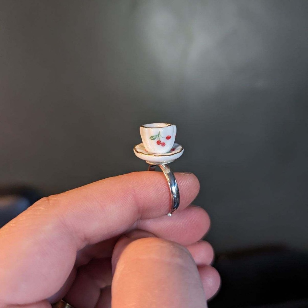 Porcelain cherry tea cup ring